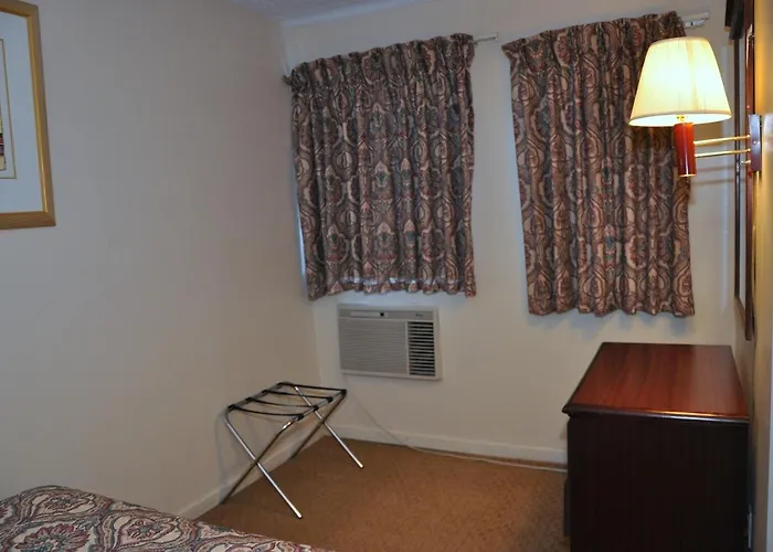 Merrimac Inn & Suites